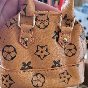 Cute girl bag....you will love it.Make a great gift for the fashion princess